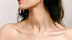 A szorongás okozhat égő bőrérzetet – a jel, amit sokan félrediagnosztizálnak