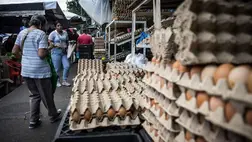 Romokban Venezuela gazdasága, nyomorban él a népesség fele / Fotó: Anadolu via AFP