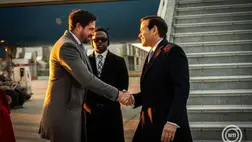  Magyar Levente, a Külgazdasági és Külügyminisztérium parlamenti államtitkára (b3) fogadja Marco Rubio amerikai külügyminisztert (j2) a Liszt Ferenc Nemzetközi Repülőtéren 2026. február 15-én. MTI/Bodnár Boglárka