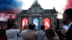 Az Egyesült Államok szülinapját ünneplők mellett megjelentek a tüntetők is Belgiumban.  Fotó: KARIM TEBACHE / Hans Lucas