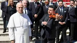 A pápa előtt szólalt meg Mága Zoltán hegedűje. Fotó: Mága Zoltán hivatalos Facebook oldala