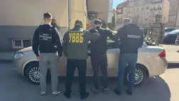 13 ezer dollárért csempészték volna át a férfiakat a határon Kárpátalján. Fotó: Ukrán Nemzeti Rendőrség