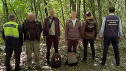 Akár 15 ezer dollárt is elkértek az embercsempészek az ukrán-szlovák határ átlépésének megszervezéséért – négy gyanúsítottat lepleztek le Kárpátalján. Fotó: Kárpátaljai Megyei Ügyészség