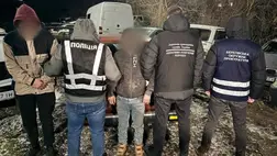 A határőrök és a rendőrség közös akcióban számolták fel az illegális határátlépési csatornát Kárpátalján. Fotó: Ukrán Állami Határőrszolgálat