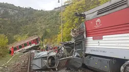 Összeütközött két személyszállító vonat Kelet-Szlovákiában. Fotó: X.com