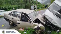 Egy 61 éves nő életét vesztette, három utasa megsérült egy közlekedési balesetben Kosztilivkánál, Rahó közelében. A sofőrt őrizetbe vették. Fotó: Ukrán Nemzeti Rendőrség