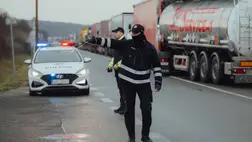 A hamis anyakönyvekkel a határon is átléphettek a hadköteles férfiak Fotó: AFP