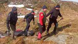 Két férfi holttestét találták a Rahói-hegységben, a Brebeneszkul-tó közelében. Fotó: DSZNSZ