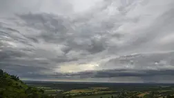 Sátoraljaújhely, 2025. július 10. Viharfelhők Sátoraljaújhelyről fotózva 2025. július 10-én. MTI/Czeglédi Zsolt