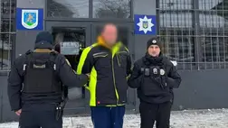 A kárpátaljai rendőrök őrizetbe vettek egy Interpol által körözött magyar állampolgárt Beregszászon. Fotó: Ukrán Nemzeti Rendőrség