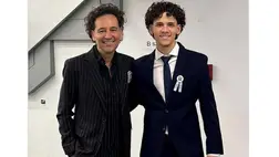 Istenes Bence öccse a szalagavatón fess fiatalember: Beni olyan magas, mint az apja