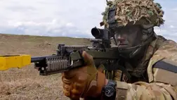 Brit és francia ejtőernyősök készülnek egy esetleges ukrajnai, hivatalosan békefenntartó küldetésre. Illusztráció. Fotó: MTI/EPA/Robert Ghement