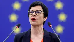 Marta Kos, az Európai Bizottságnak a bővítésért felelős szlovén tagja felszólal az EP strasbourgi plenáris ülésén 2025. február 11-én (Fotó: MTI/EPA/Ronald Wittek)