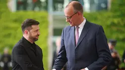 Friedrich Merz német kancellár fogadja Volodimir Zelenszkij ukrán elnököt a berlini kancellárián 2025. május 28-án (Fotó: MTI/EPA/Clemens Bilan)