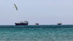 Hajók a Hormuzi-szorosban (Fotó: MTI/EPA/Ali Haider)