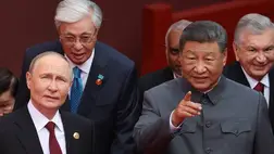  Vlagyimir Putyin orosz és Hszi Csin-ping kínai elnök, Savkat Mirzijojev üzbég és Kasszim-Zsomart Tokajev kazah elnök Pekingben 2025. szeptember 3-án (Fotó: MTI/EPA/ Szputnyik/Kreml pool/Alekszandr Kazakov)