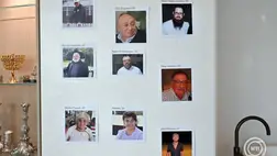 A sydney-i terrortámadás áldozatainak portréi a Bondi zsinagógában tartott gyászszertartáson az új-dél-walesi fővárosban 2025. december 17-én. MTI/EPA/AAP/Mick Tsikas