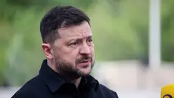 Volodimir Zelenszkij ukrán elnök nyilatkozik a sajtó képviselőinek az Európai Politikai Közösség csúcstalálkozója előtt Jerevánban 2026. május 4-én (Fotó: MTI/EPA/PAP/Leszek Szymanski)