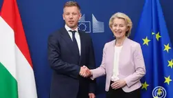  Ursula von der Leyen, az Európai Bizottság elnöke (j) Magyar Péter miniszterelnököt fogadja a bizottság brüsszeli székházában 2026. május 29-én. MTI/EPA/Olivier Hoslet