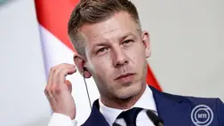 Magyar Péter miniszterelnök a Friedrich Merz német kancellárral tartott sajtóértekezleten a megbeszélésüket követően a berlini kancellárián 2026. június 2-án. MTI/EPA/Filip Singer