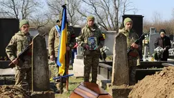 Megrendítő búcsú Szalókán: végső nyugalomra helyezték a csapi születésű Kádas Károly katonát. Fotó: Csapi Városi Tanács