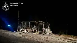Orosz dróntámadásban kiégett egy busz Szuminál – a sebesültek között egy gyermek is van. Fotó: Ukrajna Főügyészsége