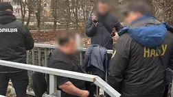 Kárpátalján letartóztatták a Voloveci (Volóc) Járási Bíróság bíráját vesztegetés gyanújával, a vesztegetésért járó 1300 dollárt lefoglalták. Fotó: Ukrán Nemzeti Rendőrség