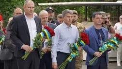 Koszorúzással és főhajtással emlékeztek az Ukrán Államiság Napjára Ungváron. Fotó: Ungvári Városi Tanács