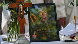 Katonai tiszteletadással búcsúztak Ivan Kustantól Kárpátalján. Fotó: Perecsenyi Városi Tanács