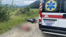 Egy mezőn fekvő motoros holttestére bukkantak Kárpátalján. Fotó: facebook.com/103zakarpat