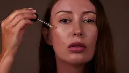 3 csepp ebből az olajból csodát tesz a bőrrel: ruganyosabb és puhább lesz tőle