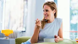 Lassítja az öregedést ez az 5 tápanyag: még az őszülést is késleltethetik