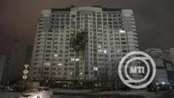 Orosz dróncsapásban találatot kapott lakótömb Kijevben 2026. január 9-én pirkadat előtt. MTI/EPA/Makszim Marusenko