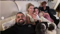 Pápai Joci felesége és 20 éves lánya, akár az ikrek