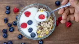 Koleszterinszint-csökkentő reggeli: mikor és mit egyél?