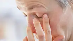 Valóban veszélytelen? Meglepő okai lehetnek a szemhéjrángásnak