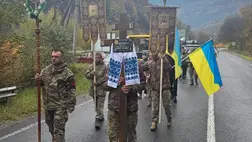 Háború: Kárpátalján végső búcsút vettek Lakatos Jurijtól. Fotó: Rahói Városi Tanács