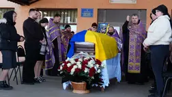 Técsőn eltemették a 27 évesen elesett kárpátaljai katonát, Vaszil Hejcit. Fotó: Técsői Városi Tanács