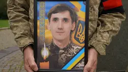 Ungváron elbúcsúztak a hősi halált halt védőtől, Szerhij Vdovicsenkótól. Fotó: Ungvári Városi Tanács