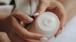 Ez a 6 egyszerű lépés képes erősíteni a törékeny körmöket