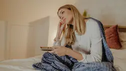 Ez történik az agyaddal, amikor tévé mellett alszol el