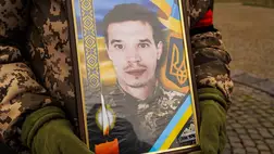 Katonai tiszteletadással búcsúztak a 28 éves Zshanics Szerhijtől Ungváron. Fotó: Ungvári Városi Tanács