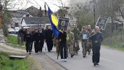 Utolsó útjára kísérték a 28 éves Olekszandr Bojkót Bilkén. Fotó: Bilkei Községi Tanács