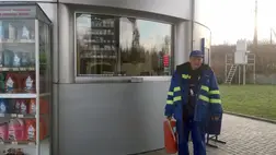 Egy benzinkút munkatársa oltotta el az autóban keletkezett tüzet Kárpátalján