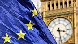 Koronavírus: Nagy-Britanniában az 50 év felettiek mindegyike megkapta az oltást