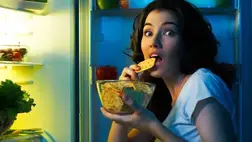 Ez történik, ha késő este eszünk