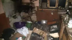 A házban megtalálták az eszméletlen háztulajdonost, akinek az életét a kiérkező orvosok sajnos már nem tudták megmenteni.