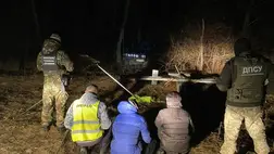 Két autót és cigarettát foglaltak le a csempészektől Kárpátalján