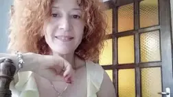 Az aklihegyi születésű Pénzes Mária már kiskorától a szabás-varrás szerelmese. Annak érdekében, hogy minőségi lakástextillel lássa el közösségünket, előbb Nagyszőlősön, majd Beregszászban is megnyitotta Firhang nevű boltját. 