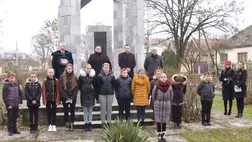 A Badalóban lévő Mártírok emlékművön 150 magyar és zsidó származású férfi neve szerepel, akik közül 88-an soha nem látták többé szeretett Tisza-parti településüket.